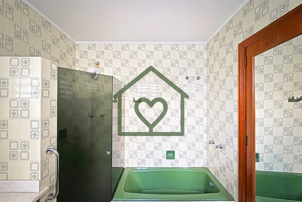 Imagem Apresentamos esta incrível casa desocupada, ideal tanto para fins residenciais quanto comerciais, s...