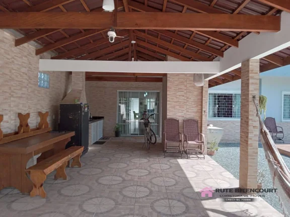 Imagem Excelente Casa com Piscina - Salinas- Balneário Barra do Sul - SC