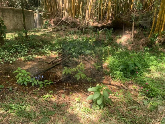 Imagem CHÁCARA 1.560M2 COM RESIDÊNCIA + GALPÃO 130M2 / EM ÁREA URBANA / DOC.100%