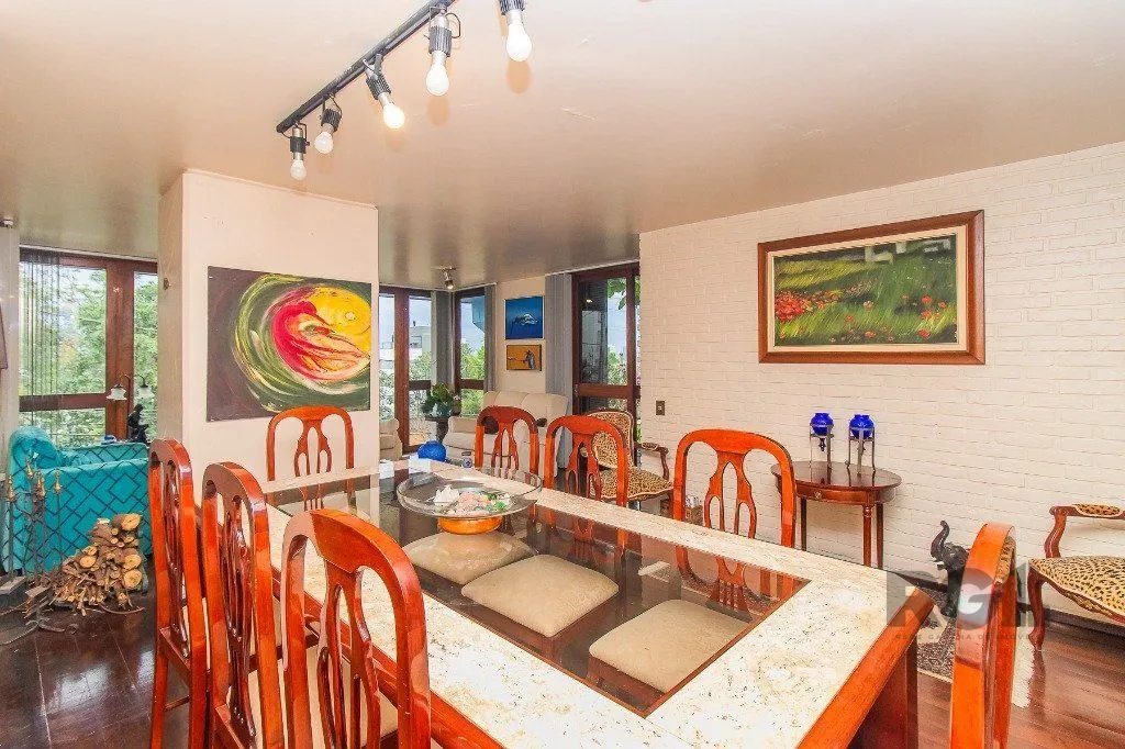 Imagem Casa para Venda - 400m², 3 dormitórios, sendo 1 suites, 4 vagas - Menino Deus