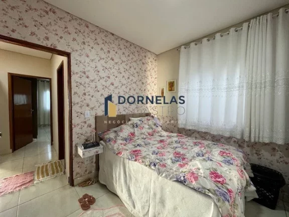 Imagem CASA COM 3 QUARTOS, 1 SUÍTE, VEREDA DA CRUZ, COND. FECHADO ACEITA CARRO