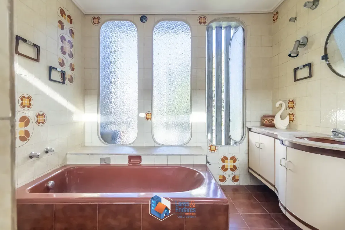 Imagem Casa para venda em Paraíso com 4 quartos, sendo 1 suíte, 244m²