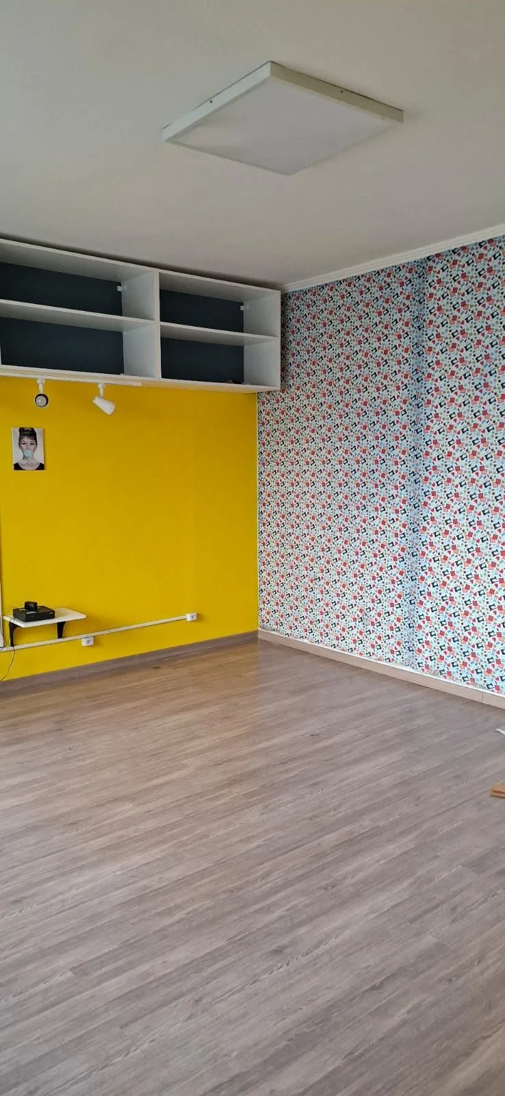 Imagem SALA COMERCIAL TOTALMENTE REFORMADA NA JOÃO WALLIG - PORTO ALEGRE/RS
