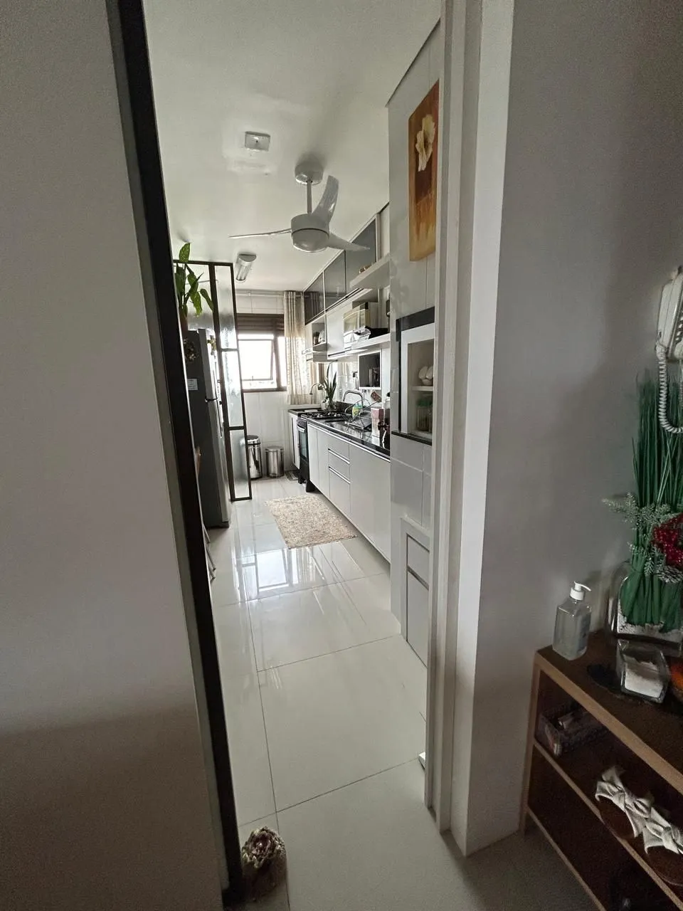 Imagem Apartamento com Suíte, Lareira e 2 Vagas na Zona Norte