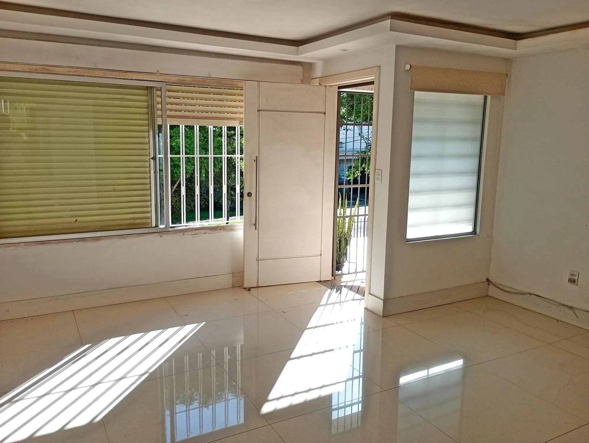 Imagem Casa com 3 suítes próxima ao Iguatemi e Parque Germânia