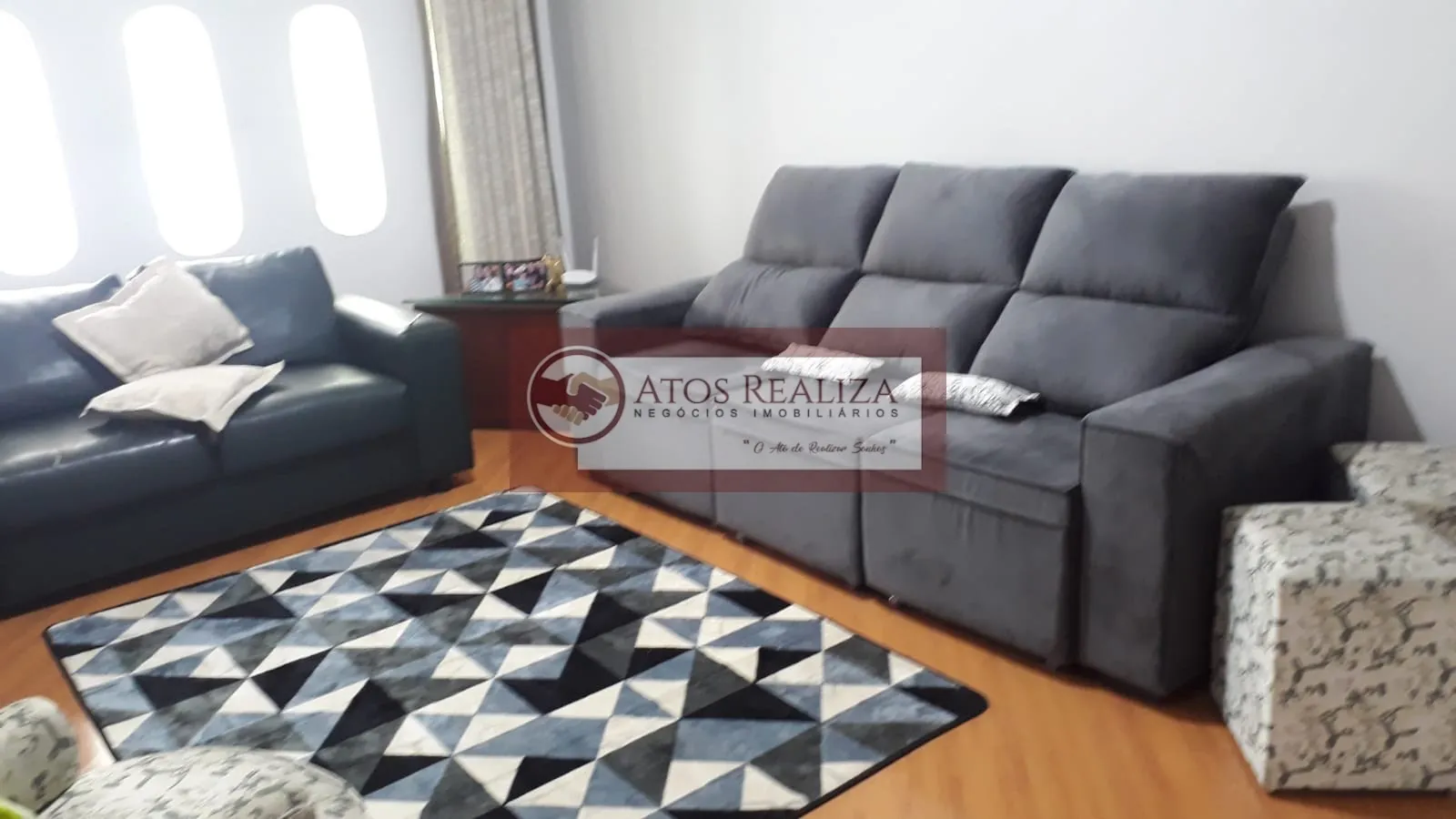 Imagem Sobrado com muito espaço, 4 dormitórios, 2 suítes, 2 Vagas.