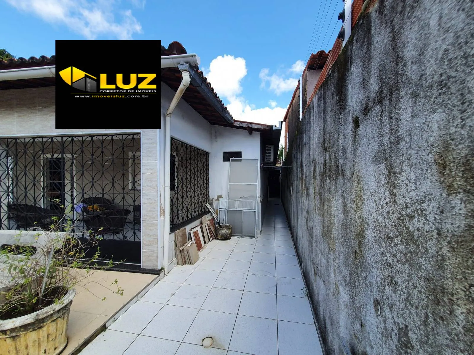 Imagem Casa com 528m² de Terreno em Messejana - Ideal para Morar ou Empreender!