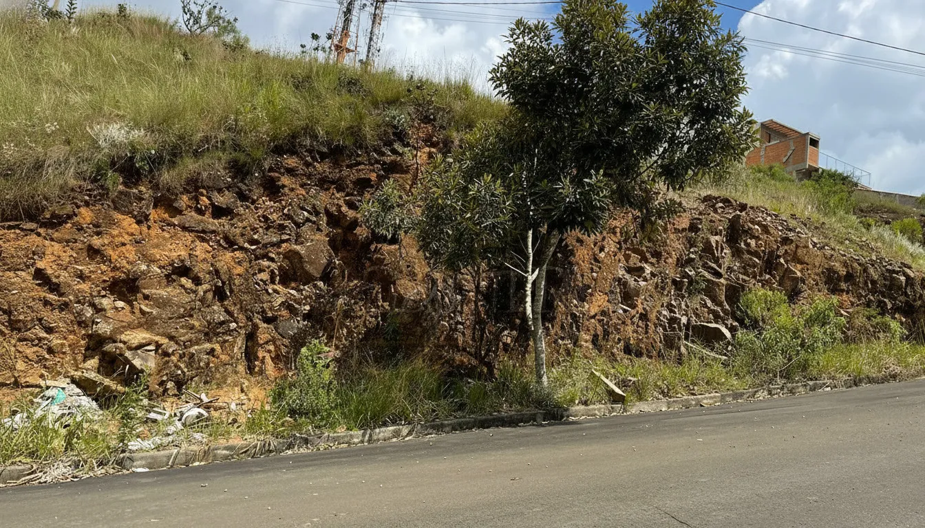 Imagem Terreno 361 m² à venda em Jardim Bandeirantes, Poços de Caldas