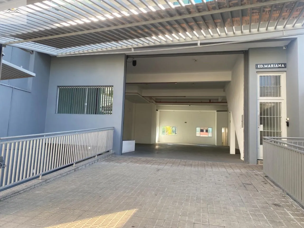 Imagem Salão comercial para locação em Osasco na Av. Santo Antônio 220m² pé direito 5,80m