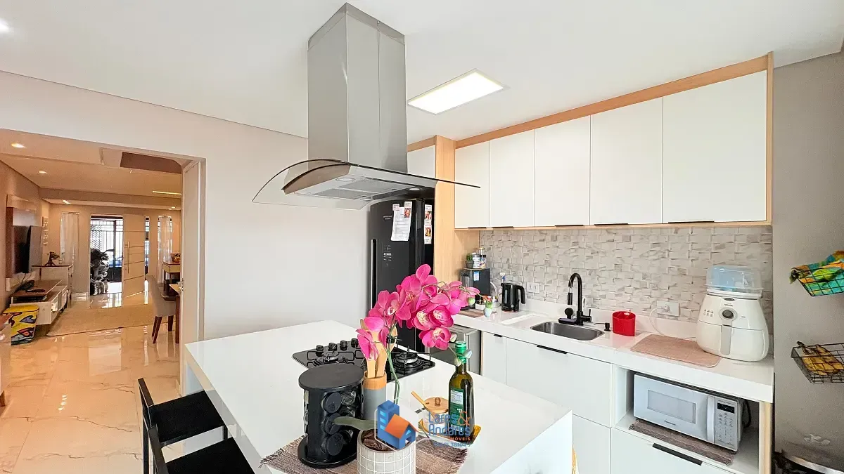 Imagem Sobrado para venda em Jardim Regina com 2 quartos, sendo 2 suítes, 114m²