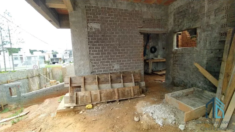 Imagem Sobrado em condomínio, 04 quartos sendo 03 suítes, 04 vagas no Santa Cândida Curitiba Pr