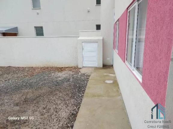 Imagem Casa de alvenaria, nova, em condomínio, Semi Mobiliada no Bacacheri em Curitiba PR