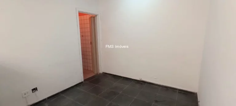 Imagem Excelente Casa Comercial à Venda na Vila Romana, São Paulo-SP: 11 Salas, 4 Banheiros, 196m² de Área!