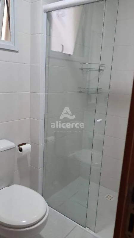 Imagem Apartamento 2 Quartos com Suíte, Sacada e Lazer em Barreiros - São José/SC
