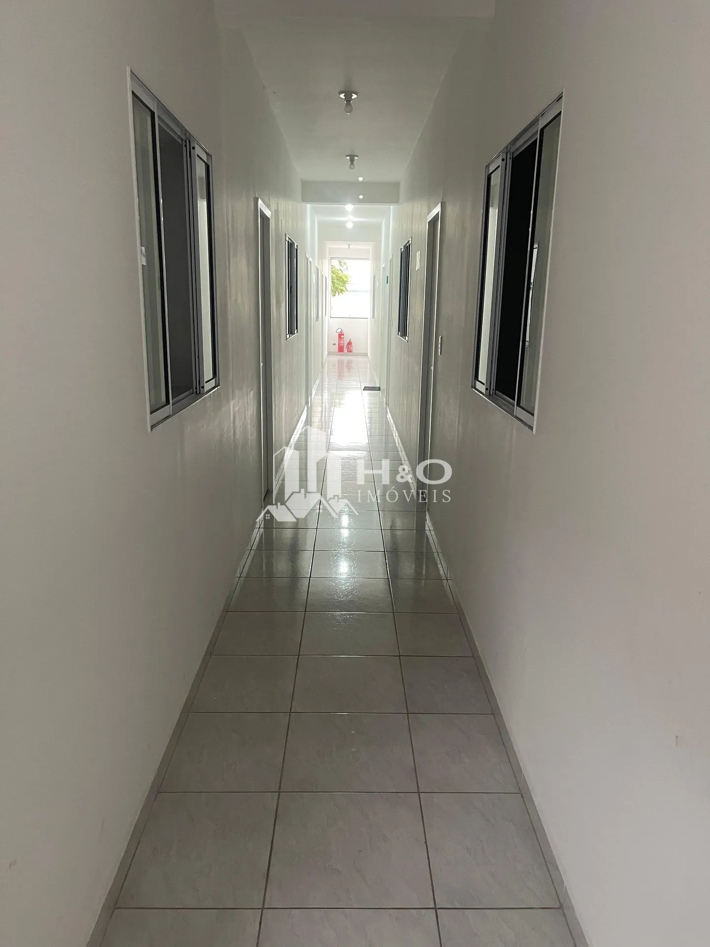 Imagem Salas Comercial Locação na Av. dos Latinos - 24m² | Região Comercial Ampla !