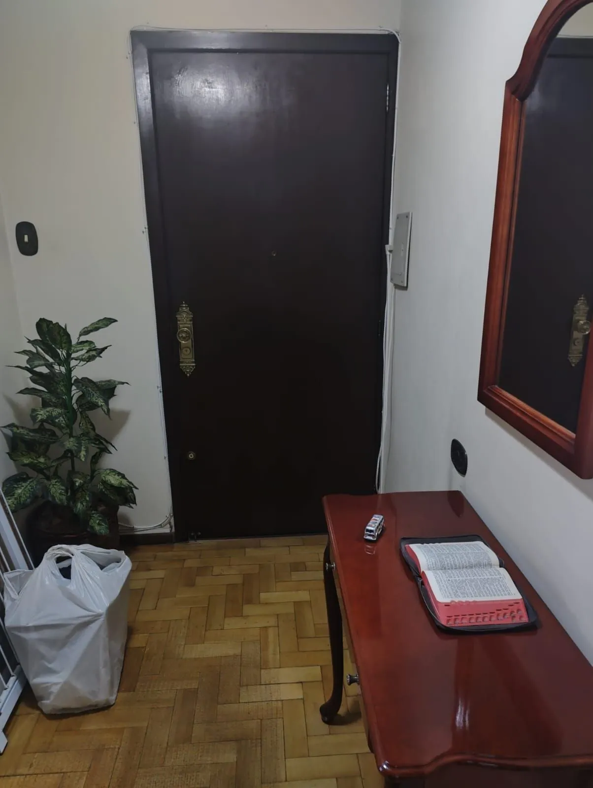 Imagem APTO 03 DORMITÓRIOS , GARAGEM ,ELEVADOR, SACADA. NO BAIRRO BOM FIM JUNTO AO HOSPITAL DE CLINICAS