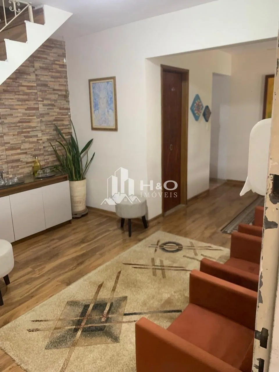 Imagem Sobrado à venda no bairro Jacuí com 100m², 3 dormitórios, quintal e 4 vagas de garagem