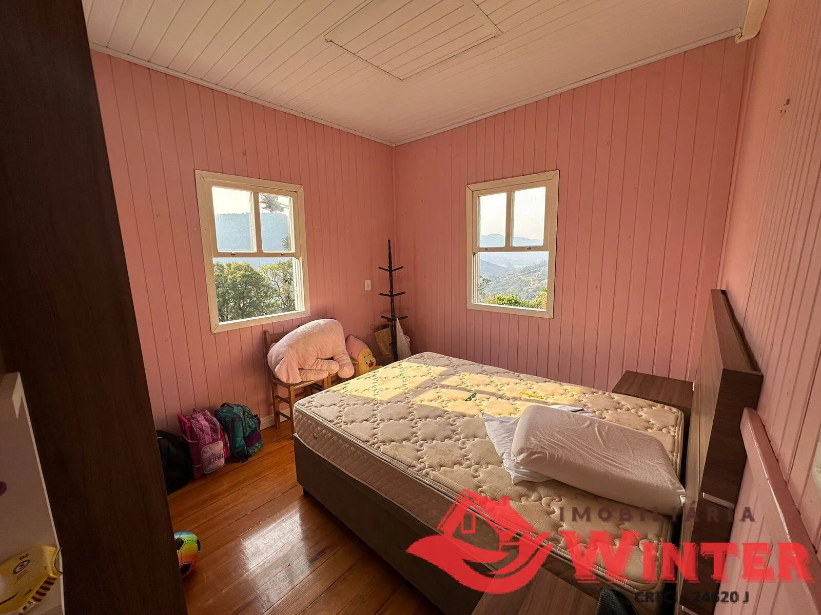 Imagem Chácara com 10.258 m2 com casa.