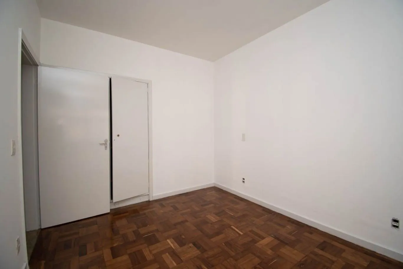 Imagem Apartamento de 3 dormitórios à venda no Bairro Centro Histórico, Porto Alegre.
