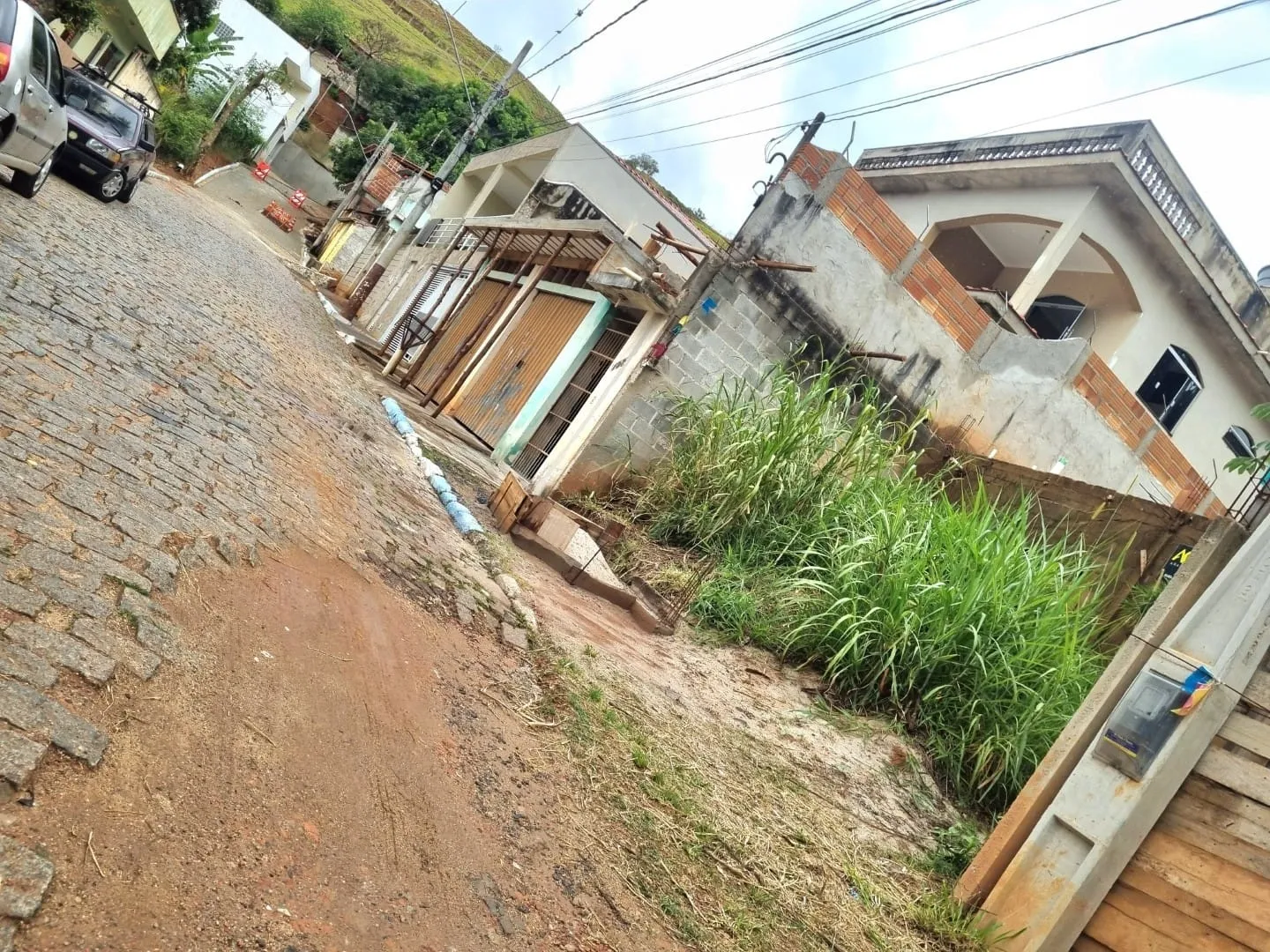 Imagem Terreno de 250m² à venda em Aparecida com projeto aprovado para 16 lofts modernos, ideal para uso residencial ou comercial, com vista incrível para a