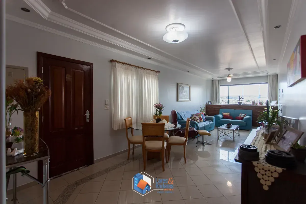 Imagem Sobrado para venda em Pirituba com 4 quartos, sendo 2 suítes, 242m²