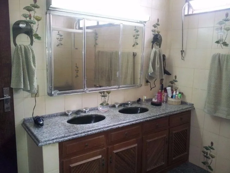 Imagem Casa para Venda - 400m², 3 dormitórios, sendo 1 suites, 2 vagas - Cristal