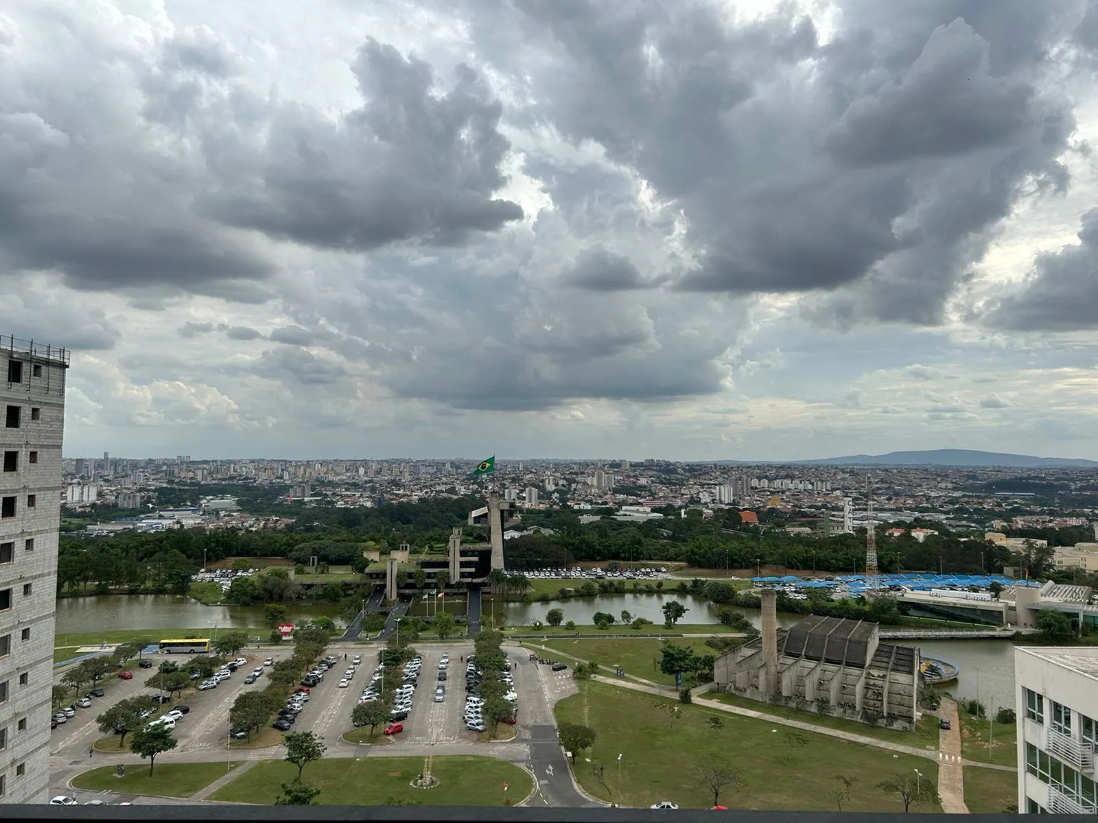 Imagem Seja o próximo morador deste incrível apartamento de 3 quartos, 3 suítes, com 2 vagas de garagem e 125,00 m2 de área total!
