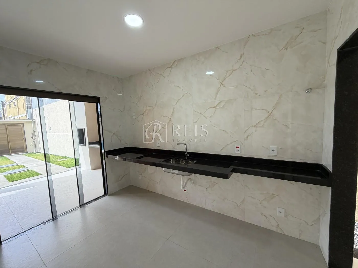 Imagem Casa para Venda em Rio das Ostras, Atlântica, 3 dormitórios, 1 suíte, 3 banheiros, 2 vagas