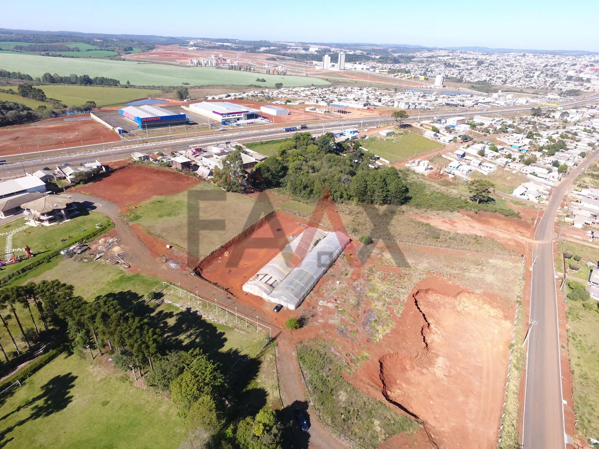 Imagem Terreno Comercial na entrada do Bairru das Cerejeiras