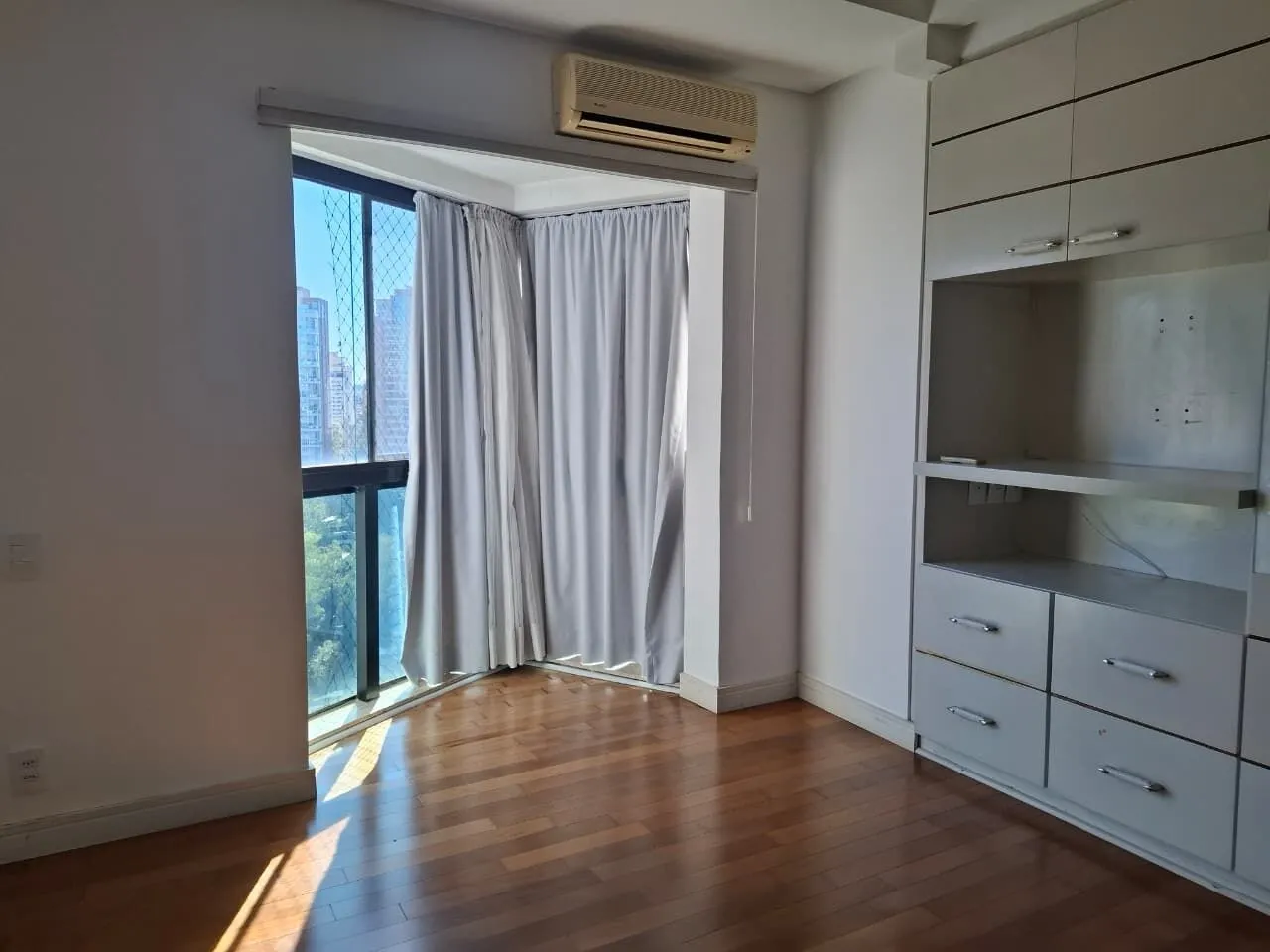 Imagem Apartamento a venda com 4 dormitórios, 3 suítes, 4 vagas, Panambi, Varanda Goumert