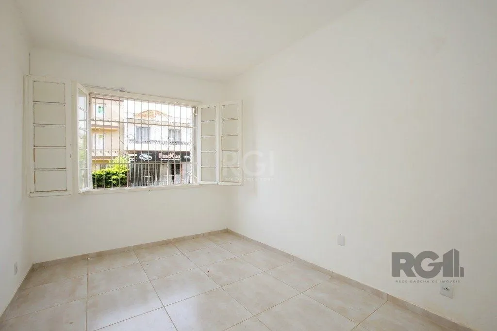 Imagem Prédio 3 andares. Composto de salas e apartamentos