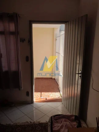 Imagem Casa à Venda-Duas Moradias no Mesmo Terreno | Ótima Oportunidade