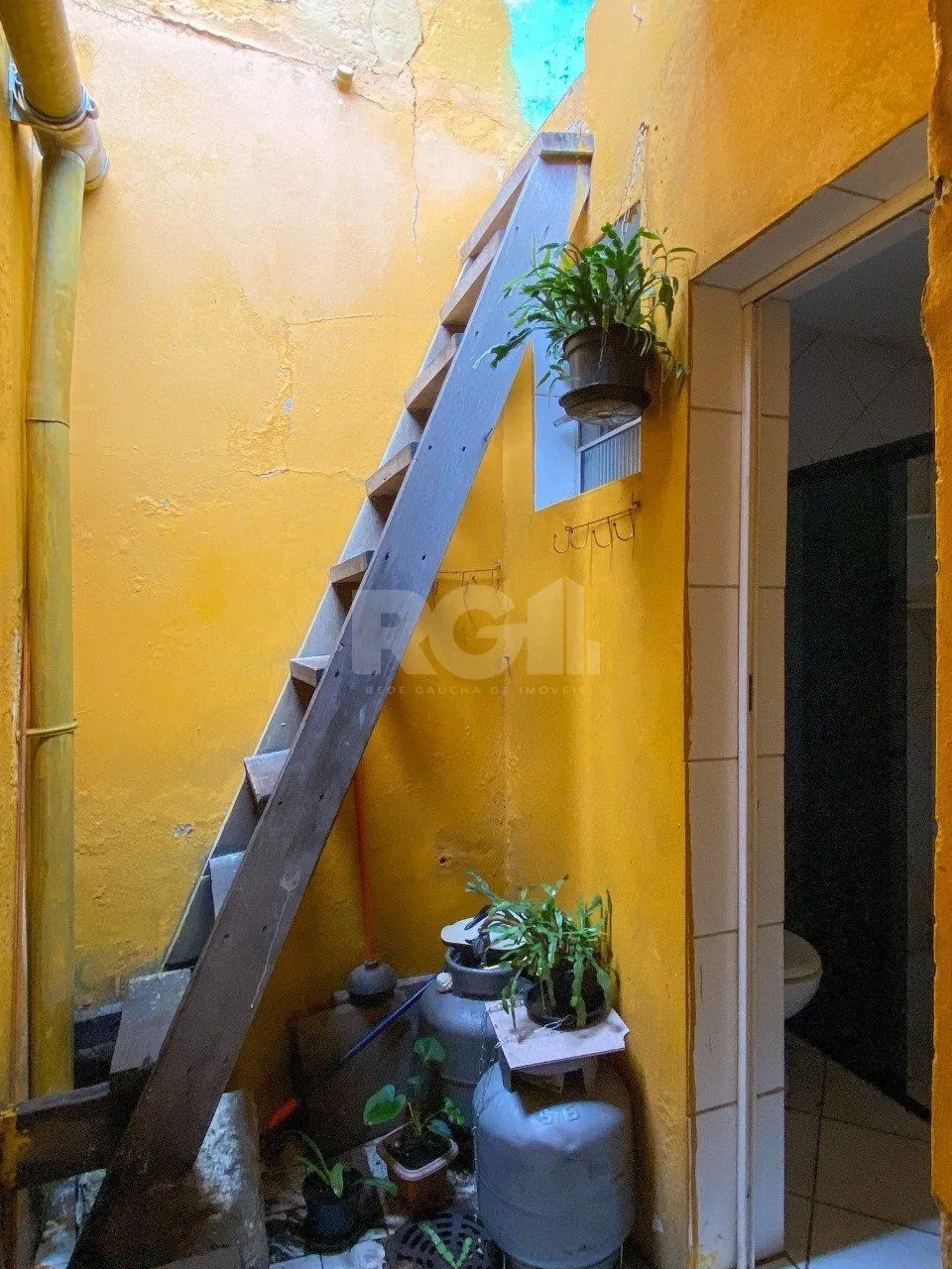 Imagem Casa de esquina com 64m², próximo ao Cais Embarcadero