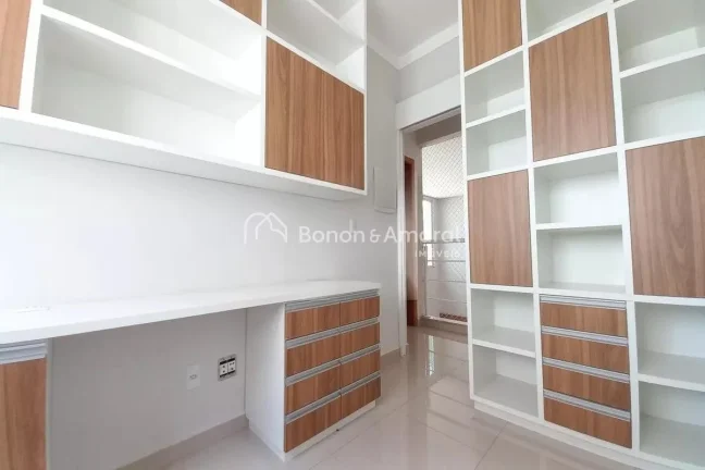 Imagem Esta casa no Swiss Park oferece 247 m² de área construída, combinando conforto, funcionalidade e ...