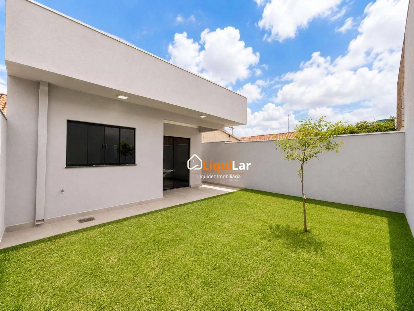 Imagem Casa à Venda com Suíte e Amplo Quintal em Localização Privilegiada Próxima à Lagoa Itatiaia