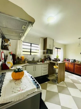 Imagem Imóvel de luxo na Vila da Saúde: casa com 4 quartos, 2 suítes, 2 salas, 4 vagas de garagem e 148m² em São Paulo-SP.