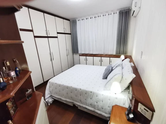 Imagem Sobrado 250 m² 3 Dormitórios sendo 2 Suítes Porteira Fechada
