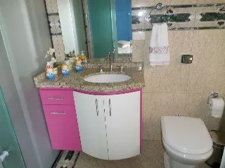 Imagem Imperdível Sobrado à Venda em Santo André-SP, Jardim Las Vegas: 3 quartos, 1 suíte, 4 banheiros, 8 vagas de garagem, 220m².