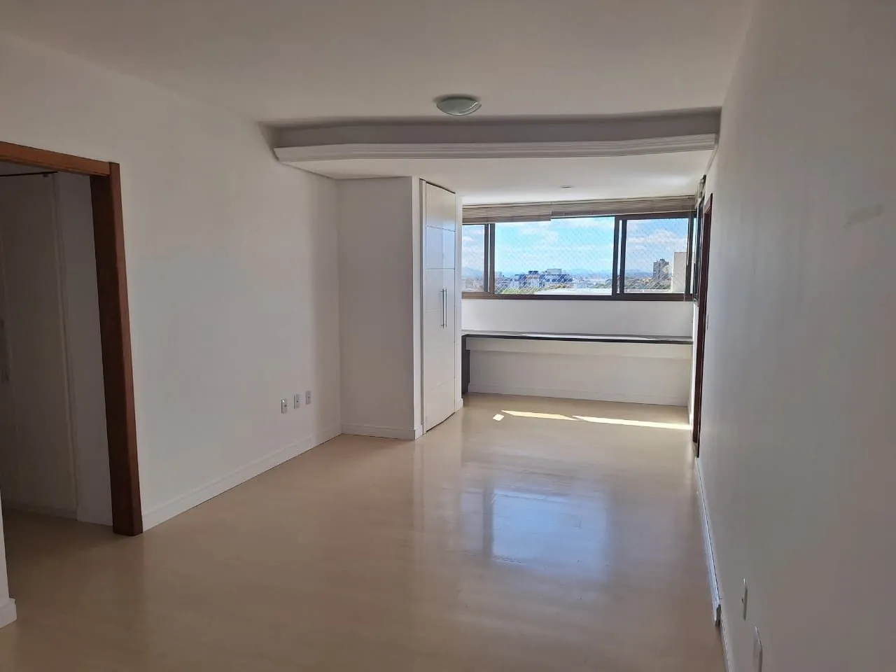 Imagem Amplo apartamento de 2D com suíte e vaga