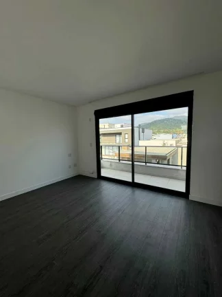Imagem Casa em condomínio com 4 dormitórios e 4 vagas de garagem em Camboriú
