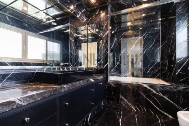 Imagem Deslumbrante duplex para locação, totalmente equipado com detalhes sofisticados e acabamentos premium. Localizado em uma das regiões mais cobiçadas de