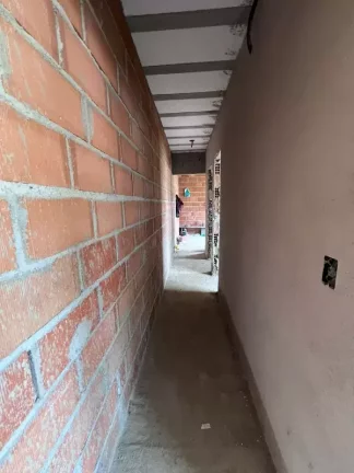 Imagem MEIO LOTE+PORÃO EM BAIXO+3QUARTOS+2VAGAS