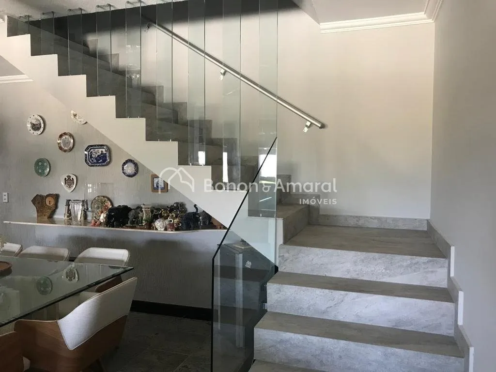 Imagem Casa à venda no San Conrado com 5 quartos, 3 suítes, piscina, área gourmet e 650 m²