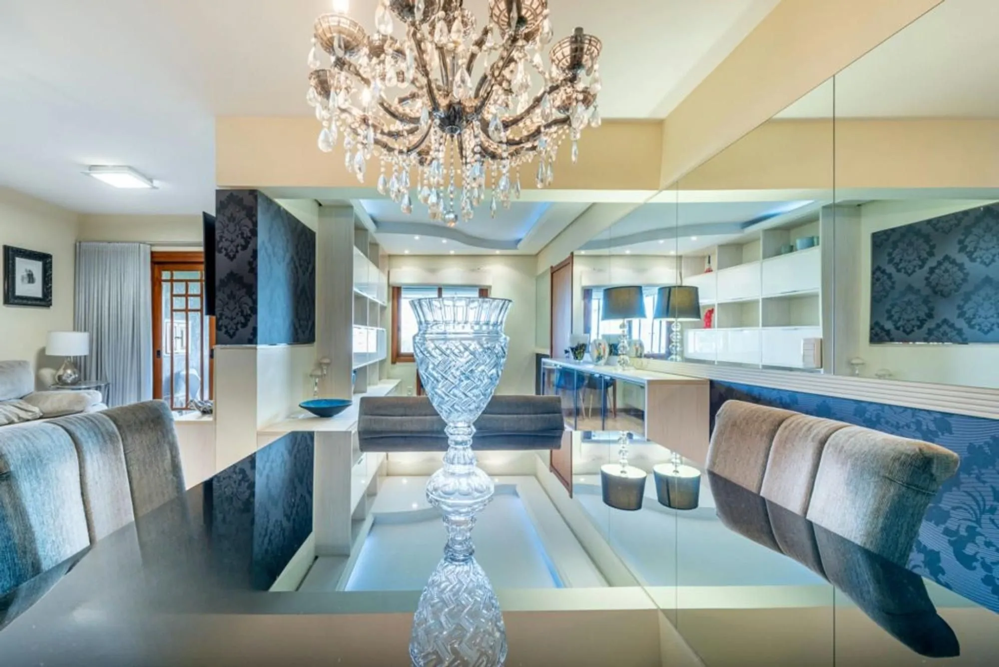 Imagem Apartamento à venda em Petrópolis com 153 m², 2 quartos, 1 suíte, 2 vagas