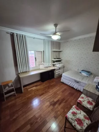 Imagem Casa à venda no Bairro Olinda, Uberaba com 6 dormitórios e suíte!