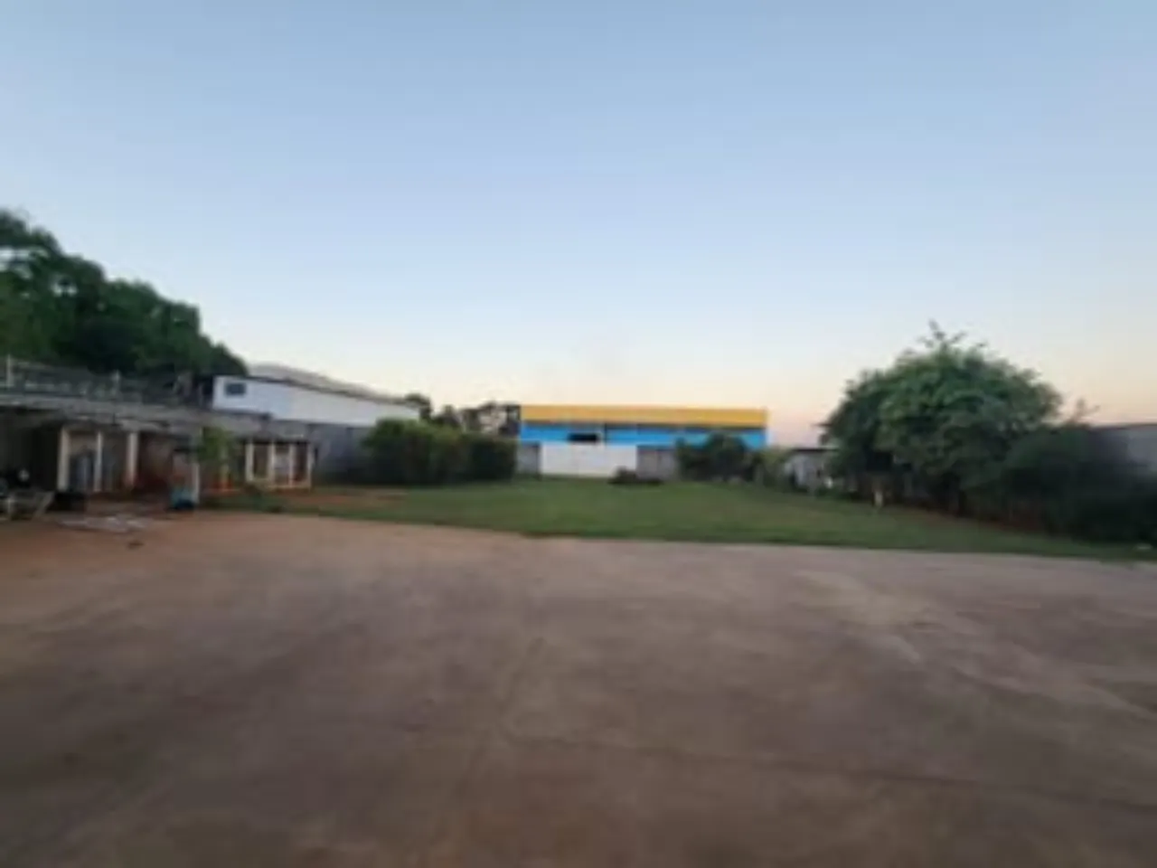 Imagem Galpão Comercial de Alto Padrão na Vila Nova Sorocaba: 5 Salas, 5 Banheiros, 10 Vagas de Garagem, 1.327m². Venda ou Locação!
