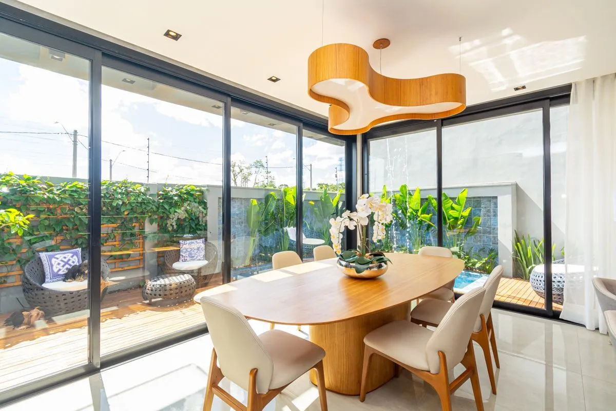 Imagem Casa de alto padrão no condomínio Vale dos Lírios