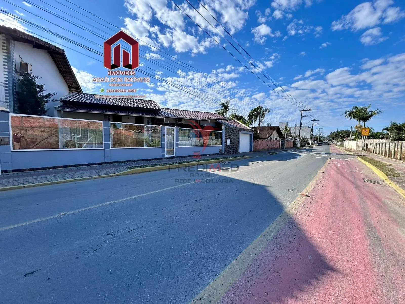 Imagem Casa Porteira Fechada à Venda em Balneário Piçarras/SC Brasil