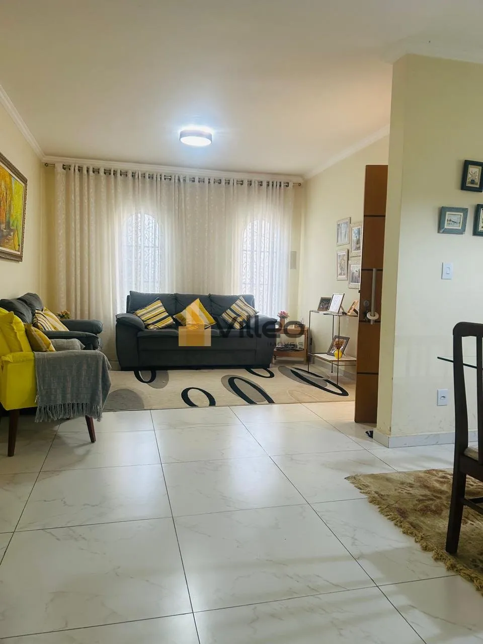 Imagem Descubra o conforto de viver em uma casa espaçosa e bem localizada!
Construída em 2013, esta linda...