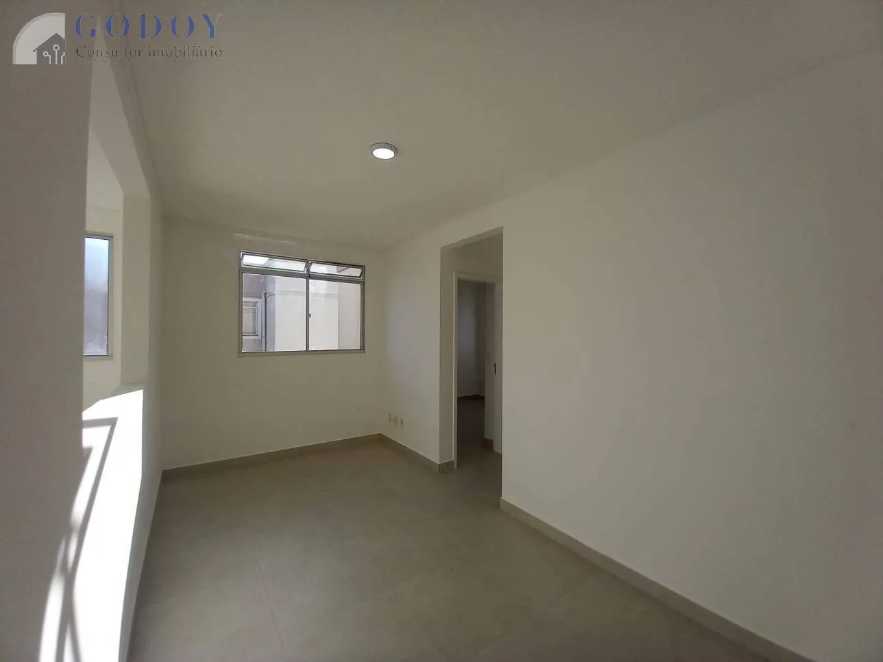 Imagem Amplo Apartamento ótima localização com Piso Porcelanato